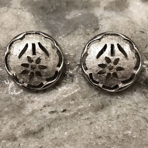Vintage Flower Earrings Sarah Coventry Silver Tone Clip On - Picture 1 of 6